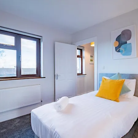 House - Private Parking - Sleeps 7 * ゴールウェイ