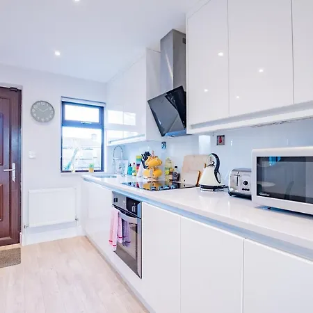 Centre House With Parking Feriehus