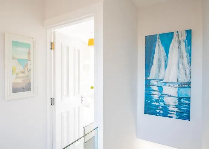 Centre House With Parking