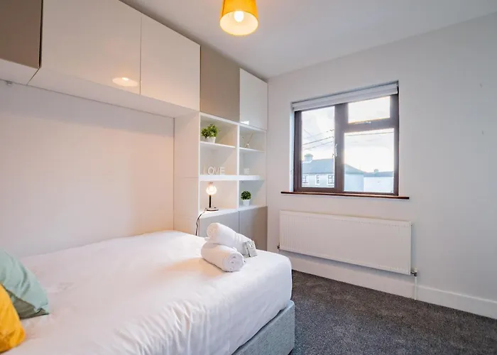 Centre House With Parking Feriehus