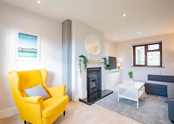 Feriehus Centre House With Parking Galway