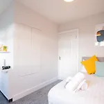 Central Galway House - Private Parking - Sleeps 7