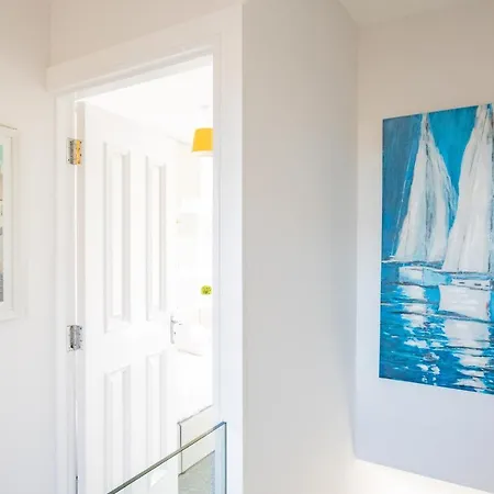 Centre House With Parking