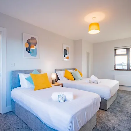 Central Galway House - Private Parking - Sleeps 7 Semesterbostad *