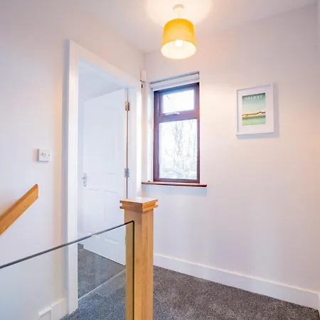 House - Private Parking - Sleeps 7 * Galway