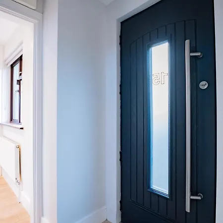 House - Private Parking - Sleeps 7 Dom wakacyjny *