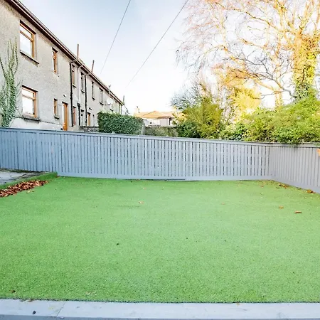 Centre House With Parking *