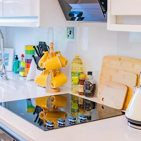 Centre House With Parking *