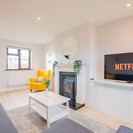 بيت للعطل Centre House With Parking