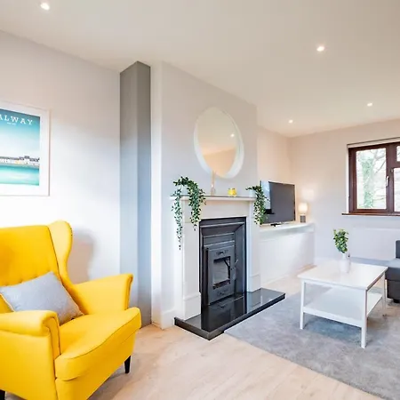 بيت للعطل Centre House With Parking غالواي