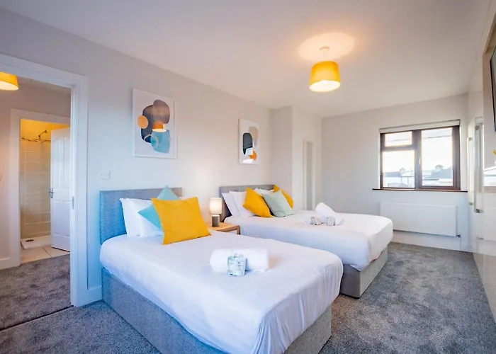 Centre House With Parking Дом отдыха *