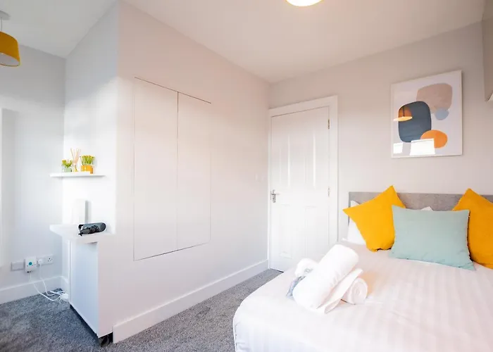 Centre House With Parking