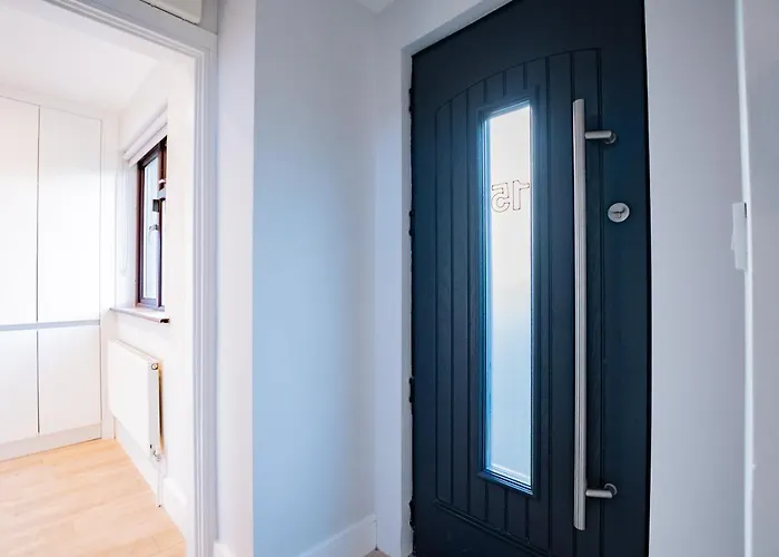 Centre House With Parking Дом отдыха *