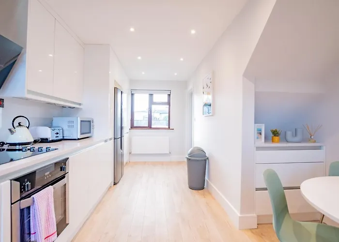 Centre House With Parking 別荘