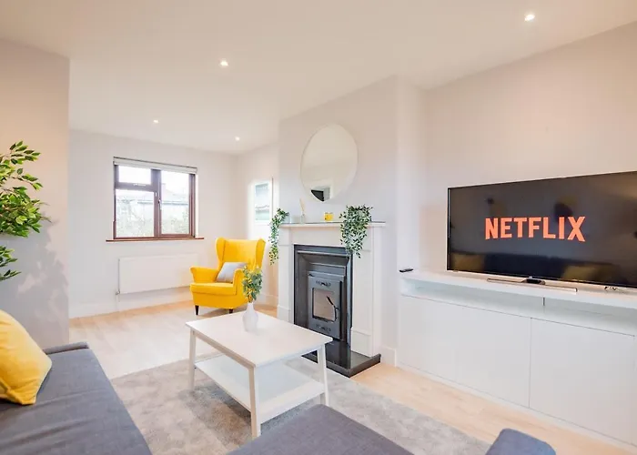 Дом отдыха Centre House With Parking