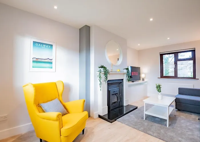 Centre House With Parking