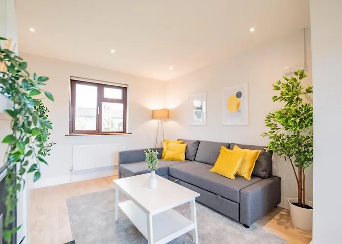 Дом отдыха Centre House With Parking